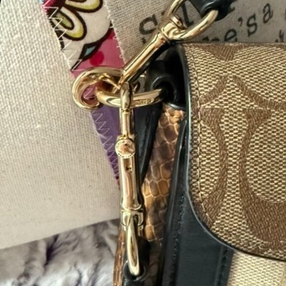 EUC COACH Georgie Shoulder Bag in Blocked Signature Canvas - Picture 4 of 13